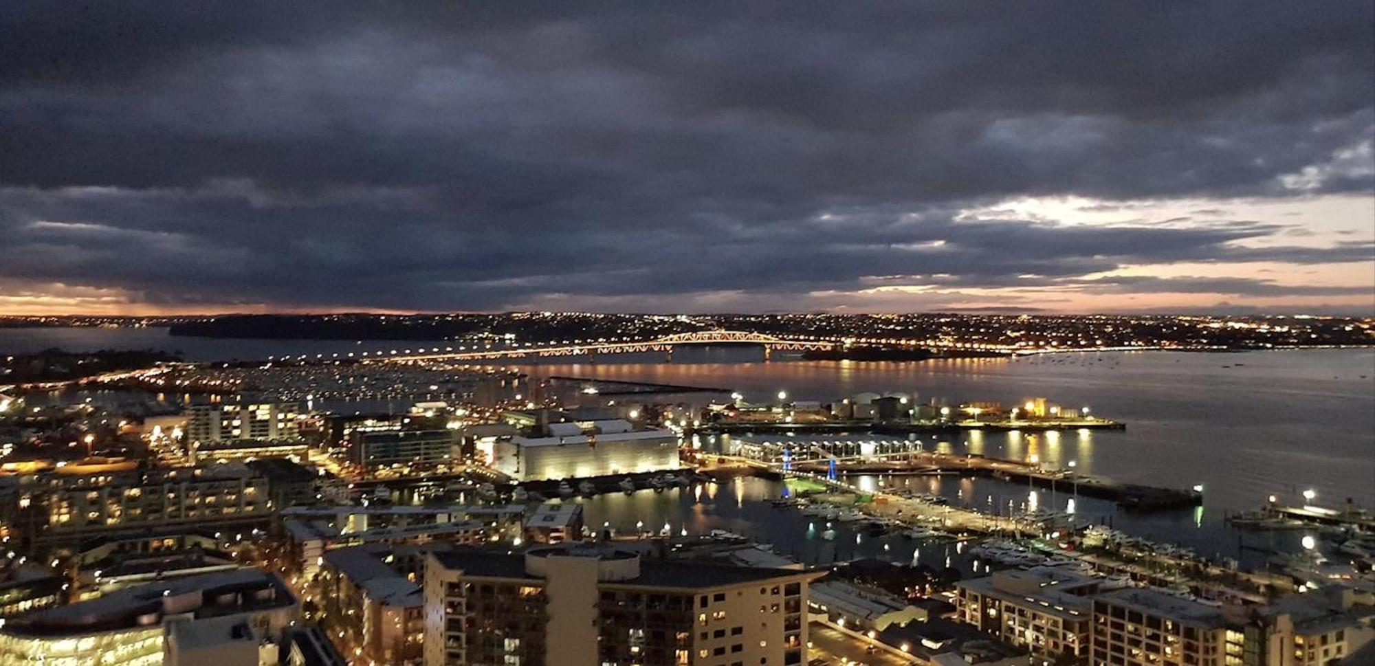 Magnificent Harbour View Skytower View Apartment In Cbd Auckland Luaran gambar