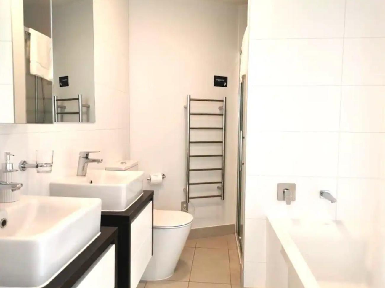 Magnificent Harbour View Skytower View Apartment In Cbd Auckland Luaran gambar